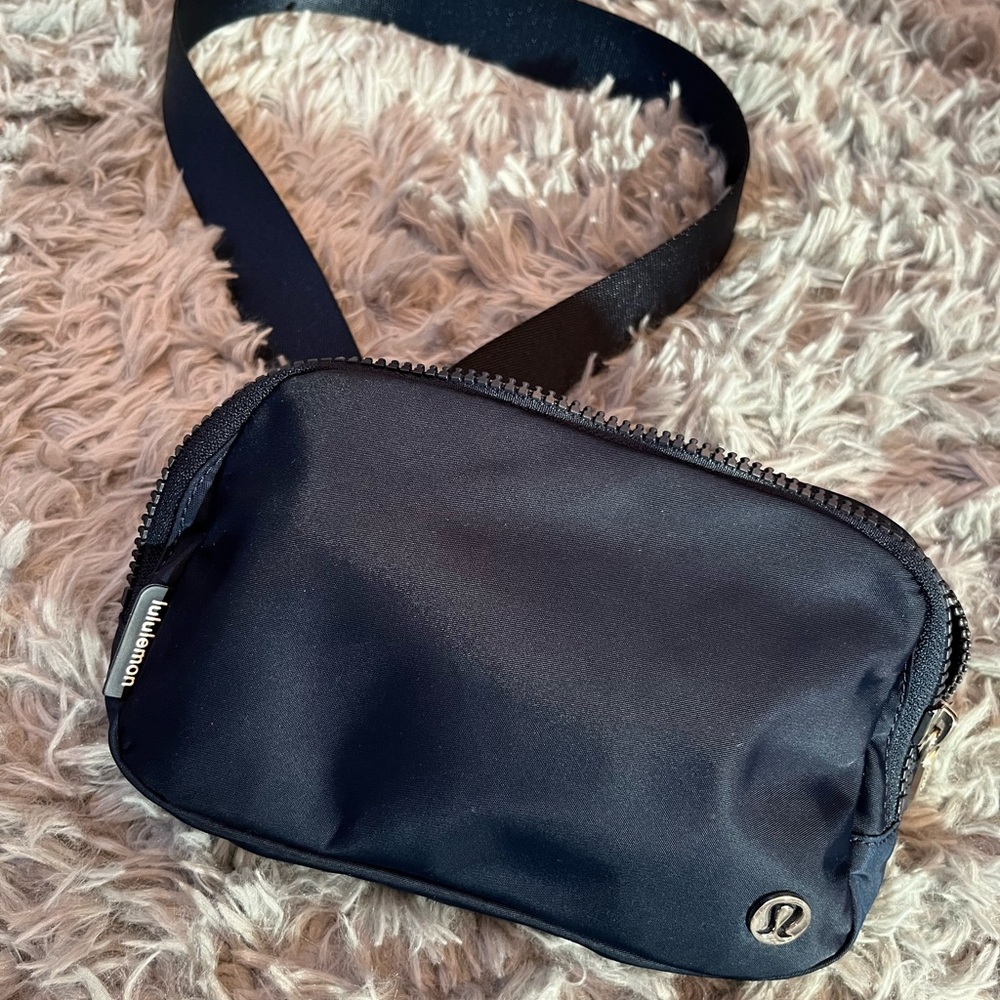 Lululemon navy blue everywhere belt bag